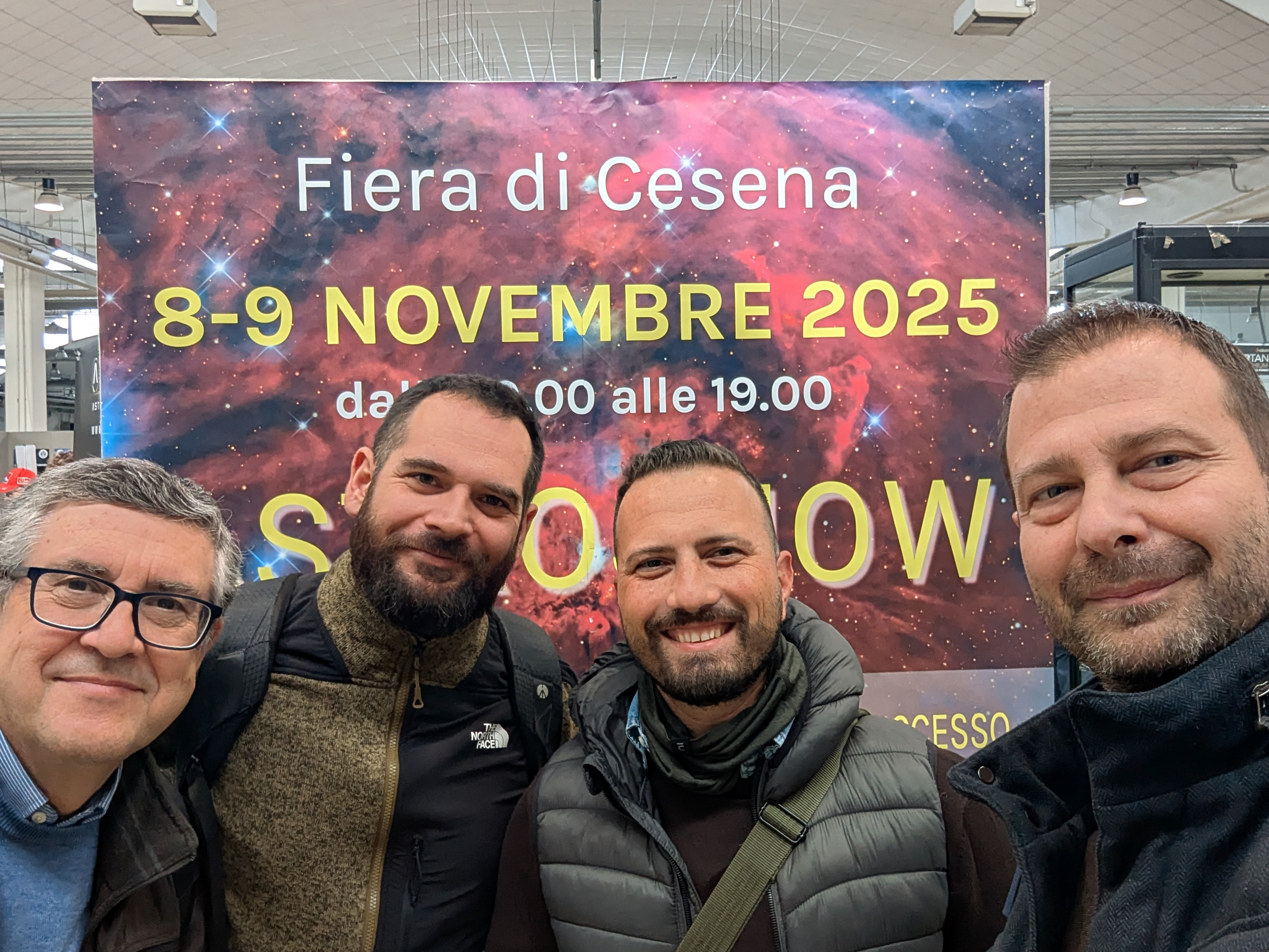 Foto di gruppo di quattro scappati di casa...